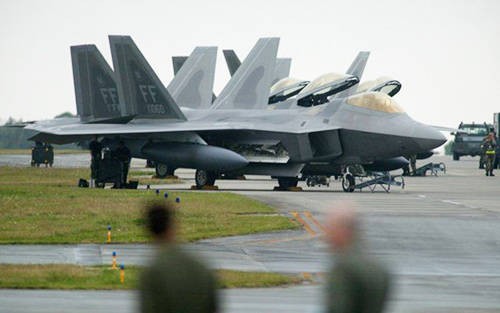 Máy bay chiến đấu F-22 Raptor tại căn cứ không quân Mỹ ở Okinawa Nhật Bản